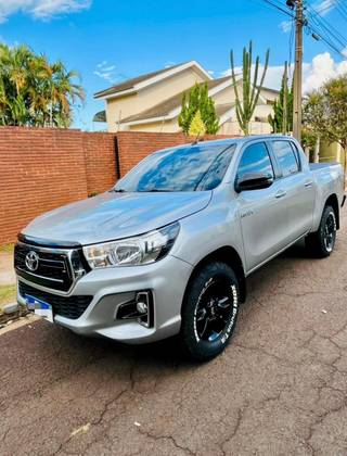 TOYOTA HILUX 2.8 SR 4X4 CD 16V DIESEL 4P AUTOMÁTICO TOYOTA HILUX 2.8 SR 4X4 CD 16V DIESEL 4P AUTOMÁTICO
